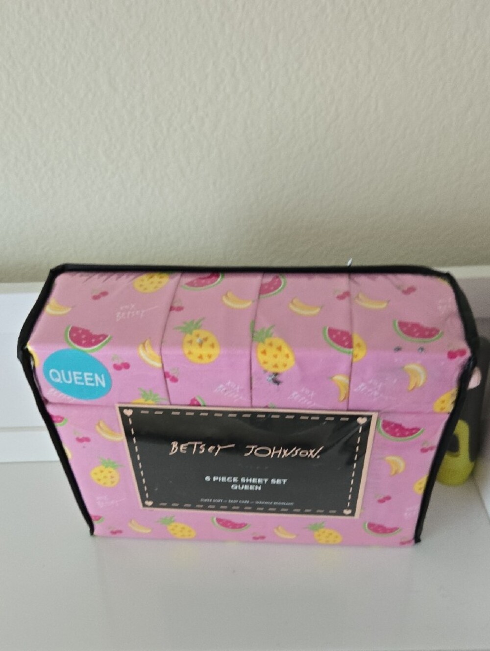 Betsey Johnson Pink Tropical Fruit Queen Sheet Set New - Picture 4 of 4
